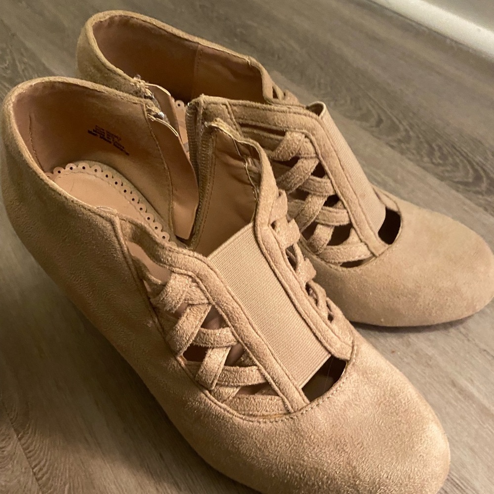 Cute suede fall shoe
